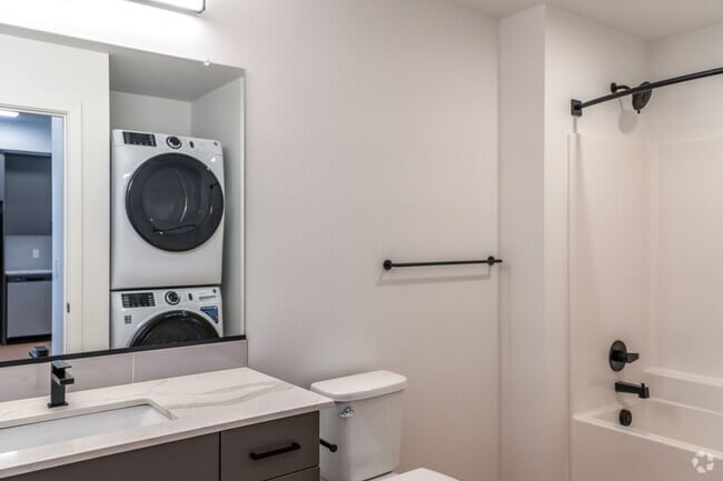1HAB, 1BA, - 703SF - Baño - Hudson West Apartments