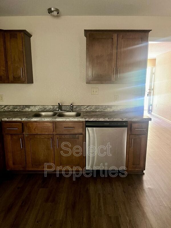 Photo - 127 Drake St