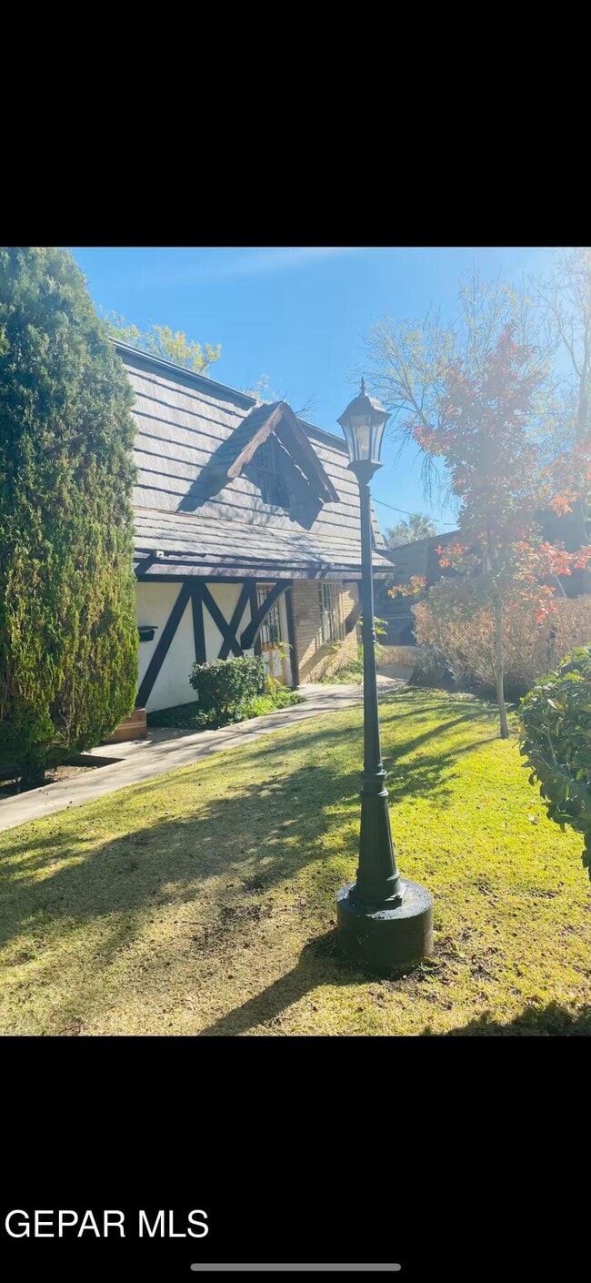 Building Photo - 350 Thunderbird Dr Unit 21