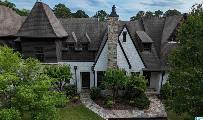 Building Photo - 305 Heritage Dr