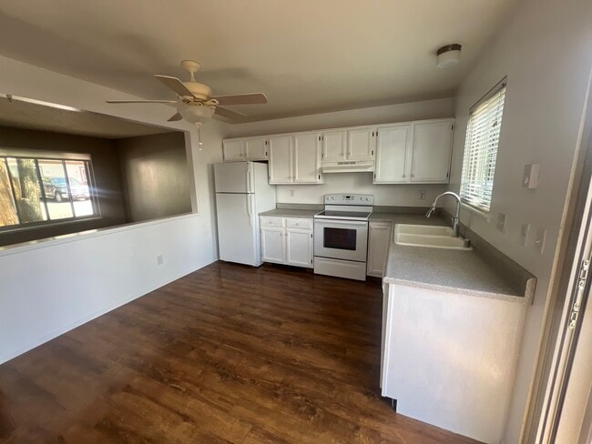 Photo - 725 Alexander Rd