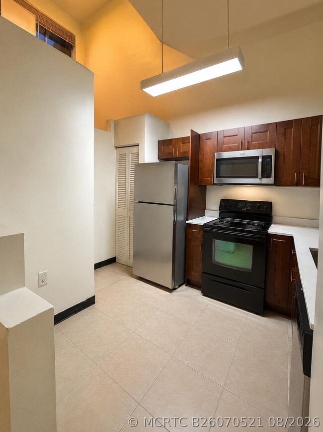 Building Photo - 21202 Glenmoor Dr Unit 21202