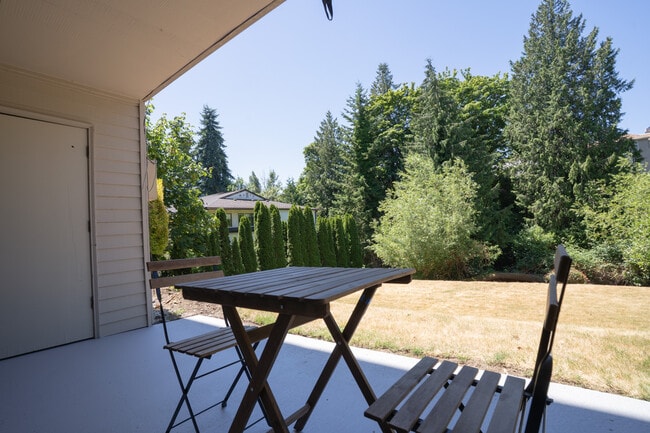 Photo - 321 Bellevue Way SE Unidad 102