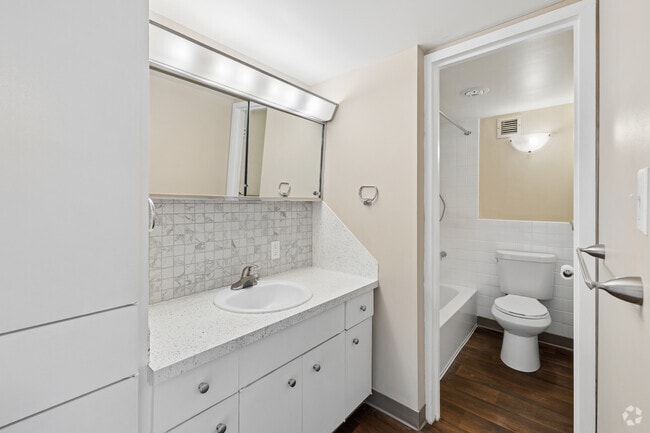 2BR, 2BA - 1,240SF - Primary Bathroom