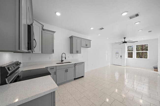 Photo - 7710 Independence St