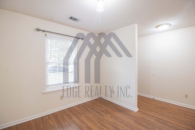 Photo - 148 Country Walk Cir