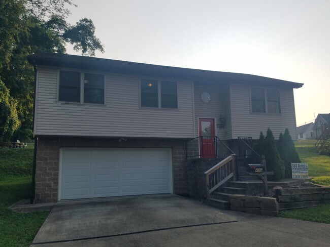 Photo - 496 Overdale St