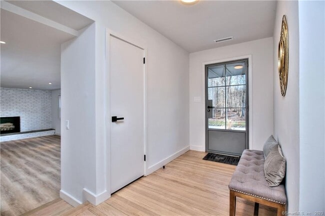 Photo - 9 Grays Farm Rd