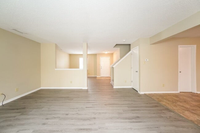 Photo - 9033 Southernwood Way