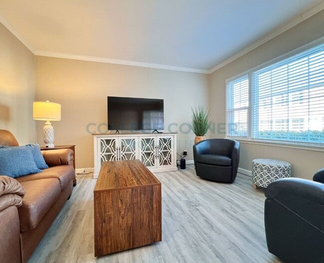 Photo - 330 Hanover Arms Ct