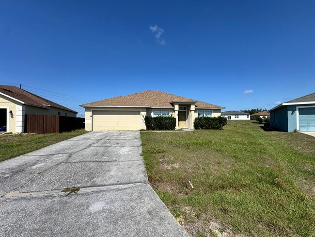 Building Photo - Beautiful Home in Village 7 with Huge Back Yard