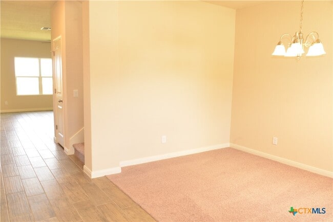 Photo - 741 Farmers Dell