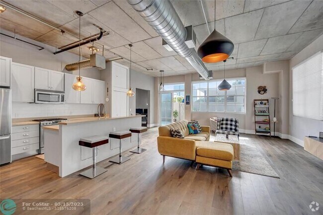Building Photo - 410 NW 1st Ave Unit 202 Rental