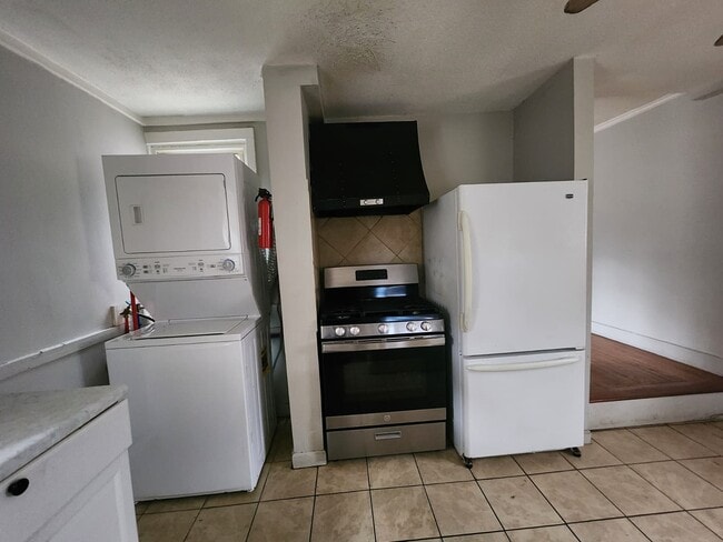 Photo - 300 W Elm St