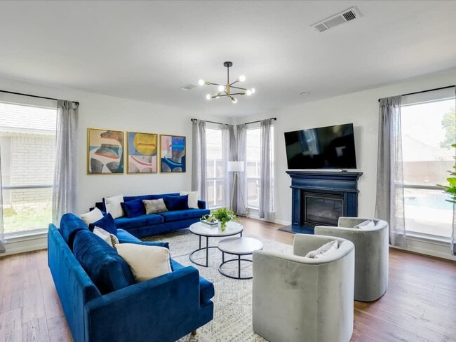 Building Photo - 5832 Clear Creek Dr Rental