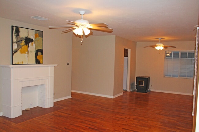 Photo - 921 N Halagueno St