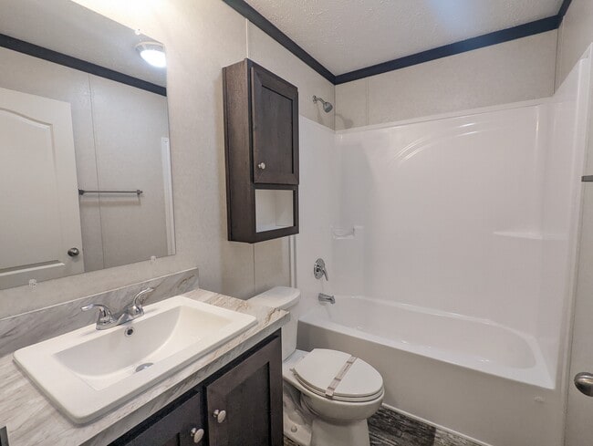 Photo - 661 Oregon St