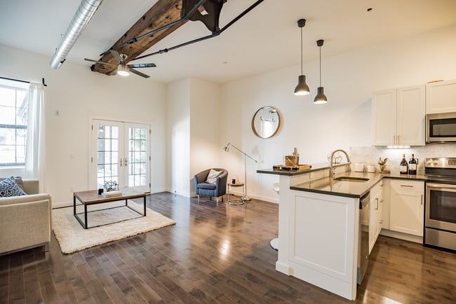 Photo - 410 Shurs Lane