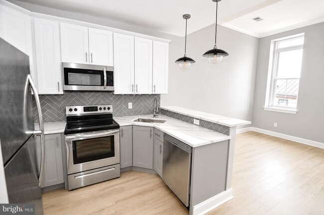 Photo - 23 E Union St