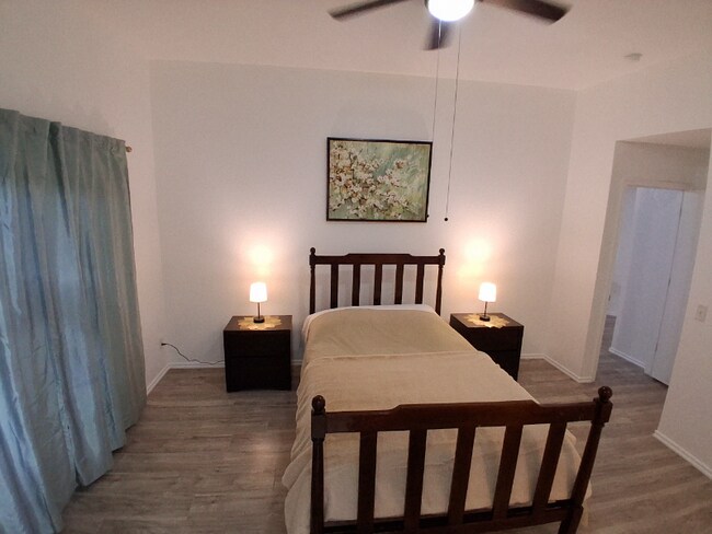 Photo - 2036 Cloverdale Ln