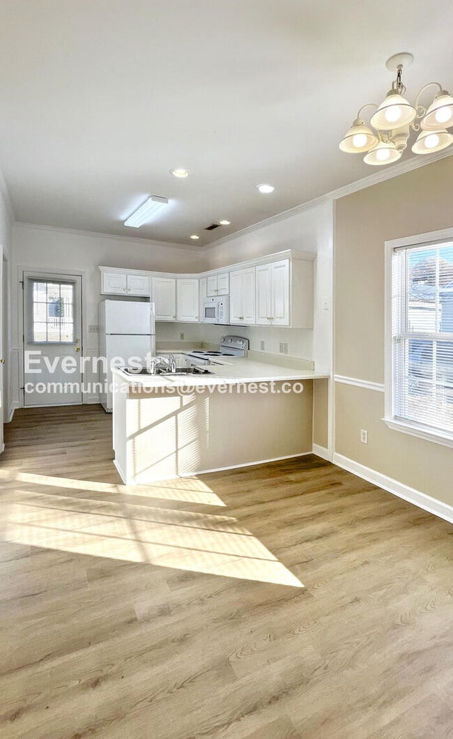 Photo - 101 W Bush St