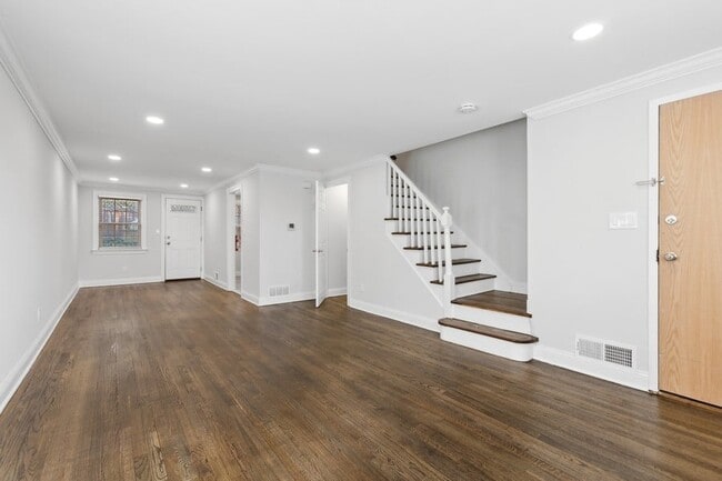 Photo - Spring Hill Apartments