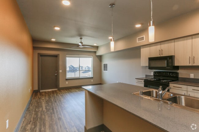 1BR, 1BA - 800 SF - Central Park Villas Apartments