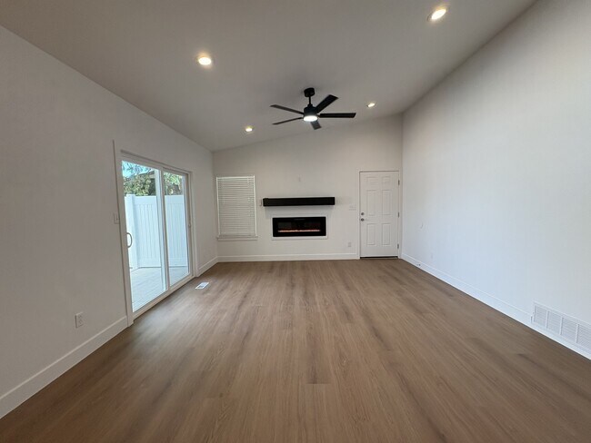 765 Lupine Ct