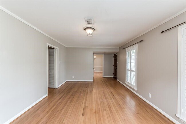 Photo - 5537 Lincrest Ln