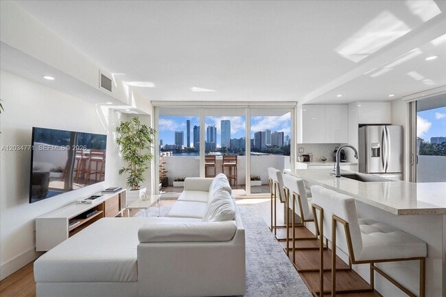 Photo - 3703 NE 166th St Unit 701