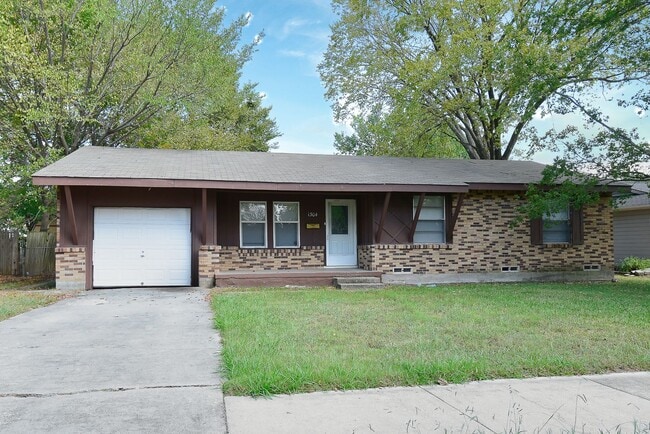 Photo - 1304 Skyline Dr
