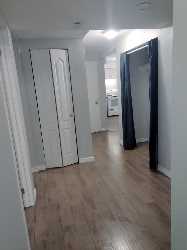 Building Photo - 48 Patterson Cres Unit Basement