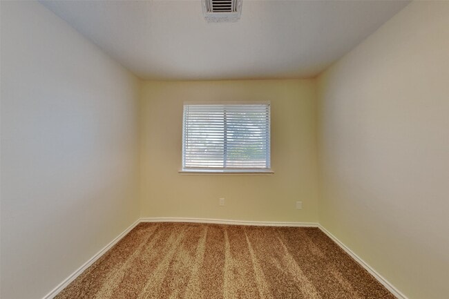 Building Photo - 5510 Forest Trails Dr