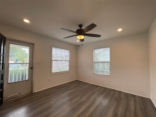 Photo - 229 Neyland St