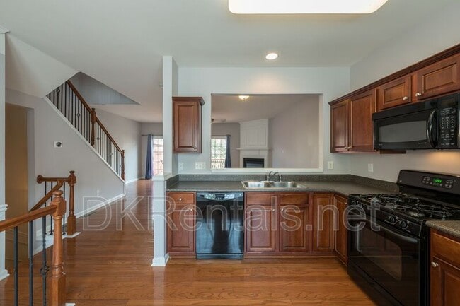 Photo - 1369 Thornborough Dr