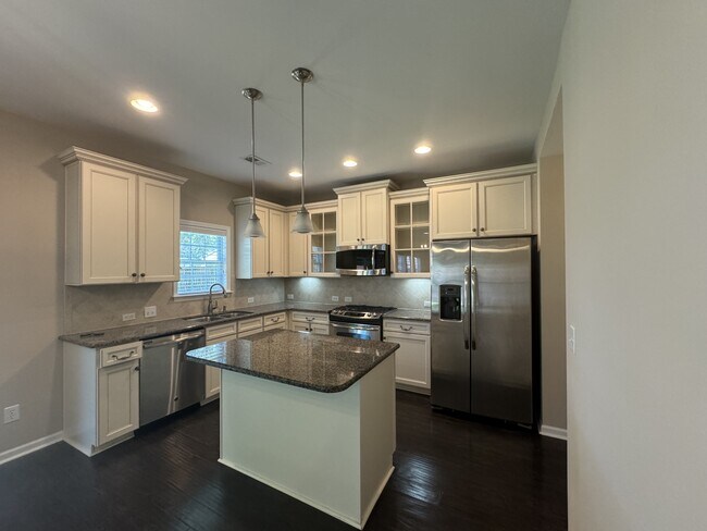 Photo - 5443 Overland Trail