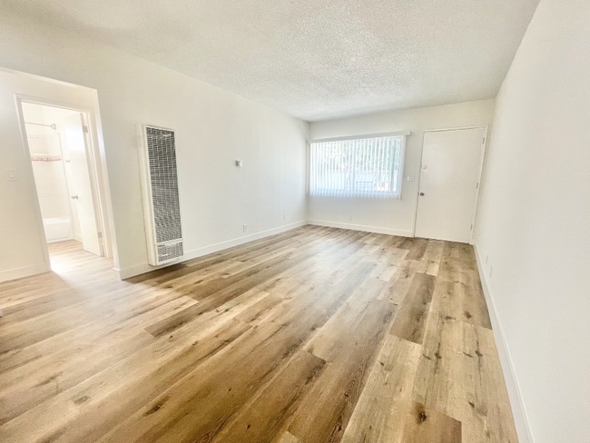 Photo - 4341 W 169th St Unidad B