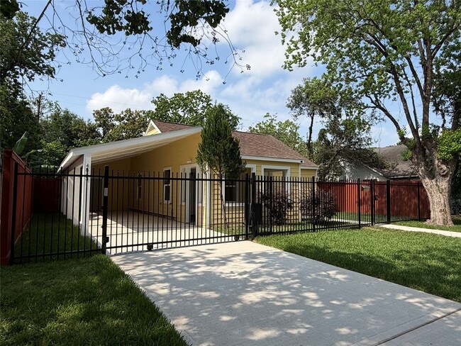 Building Photo - 4843 Culmore Dr