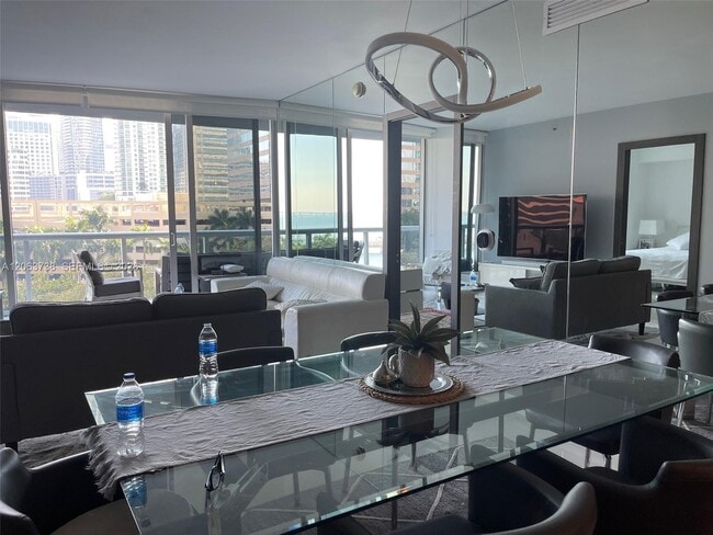Photo - 495 Brickell Ave Unidad 703