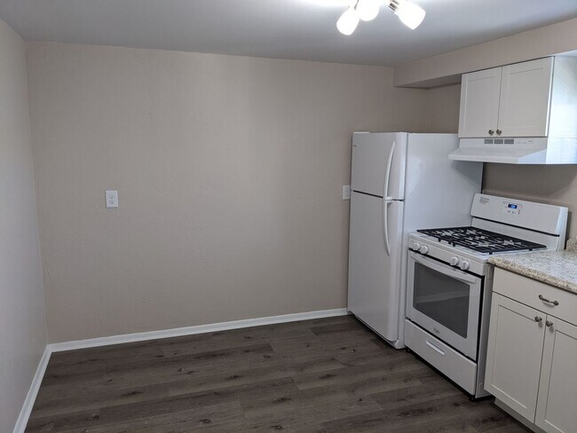 Photo - 1826 W 8th St Unit 1826 W 8th St - 3rd Flr Apt