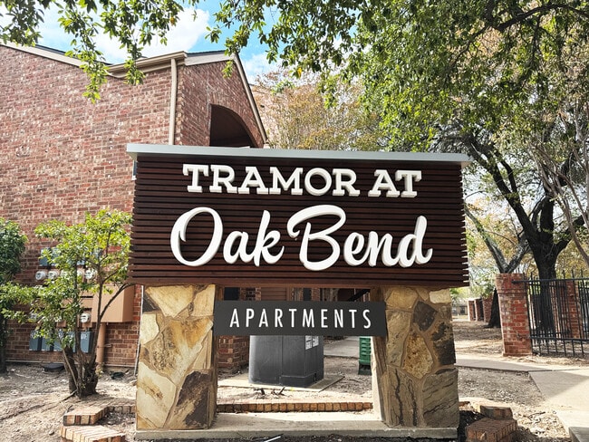 Building Photo - Tramor at Oak Bend