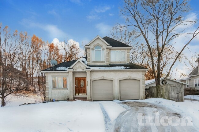 Building Photo - 2296 Highwood Ave E