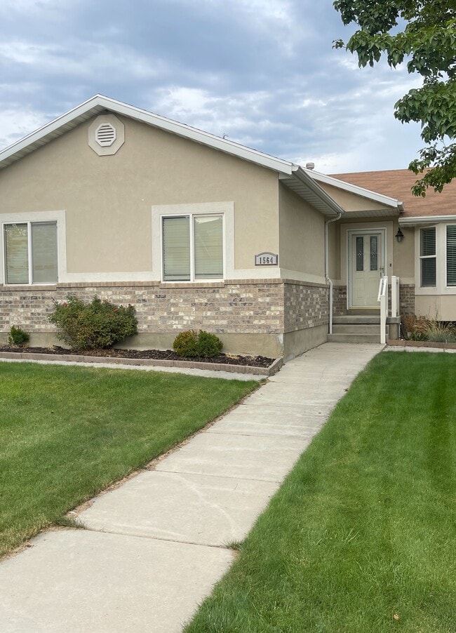 Photo - 1564 N 250 W House