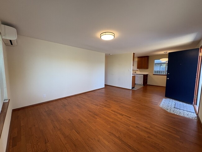 Building Photo - 527 Wells Ave N Unit 527 Wells Ave Rental
