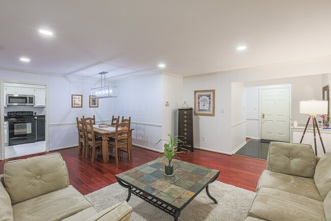 Photo - 5715 Brewer House Cir Unidad 201