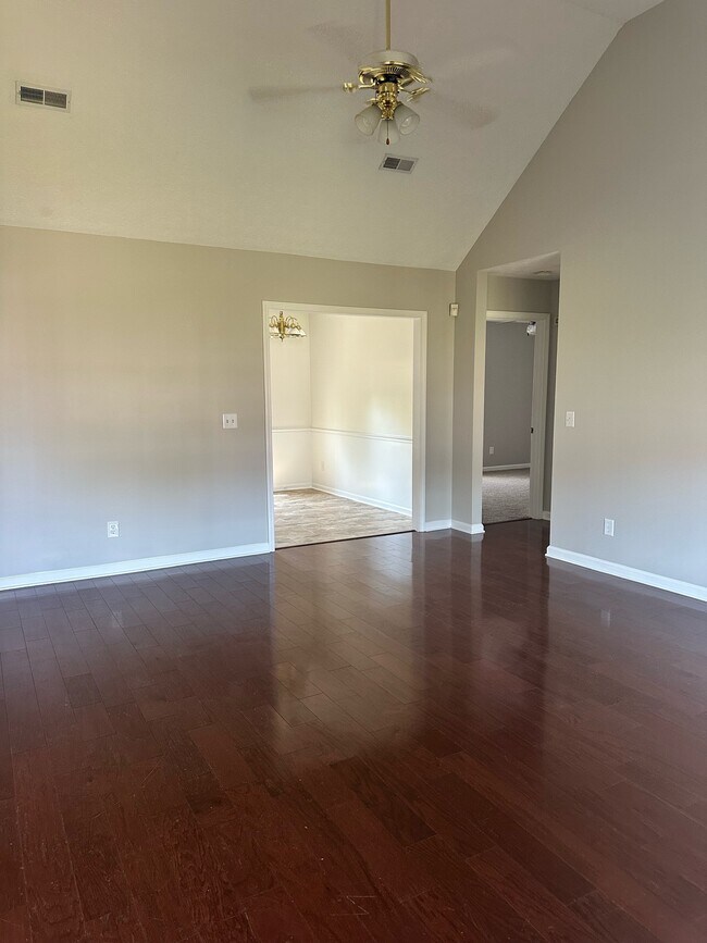 2220 Rosecran Cir