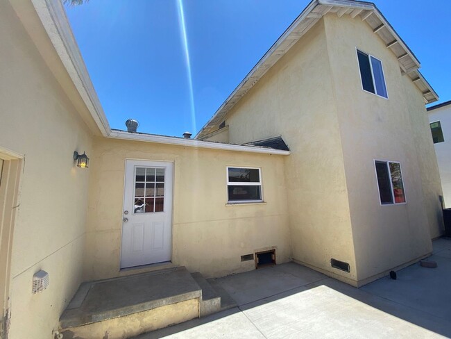 Photo - Huge 6BD/3BA on 63rd!
