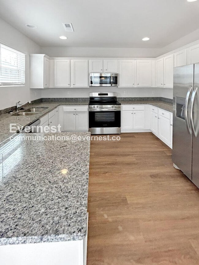 Photo - 4 Bed, 2.5 Bath Home with Garage / Pet-Friendly / Vouchers Accepted / Available Now!