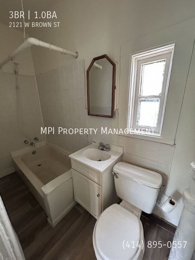 Photo - 2121 W Brown St