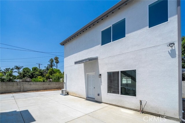 Building Photo - 2423 S Myrtle Ave